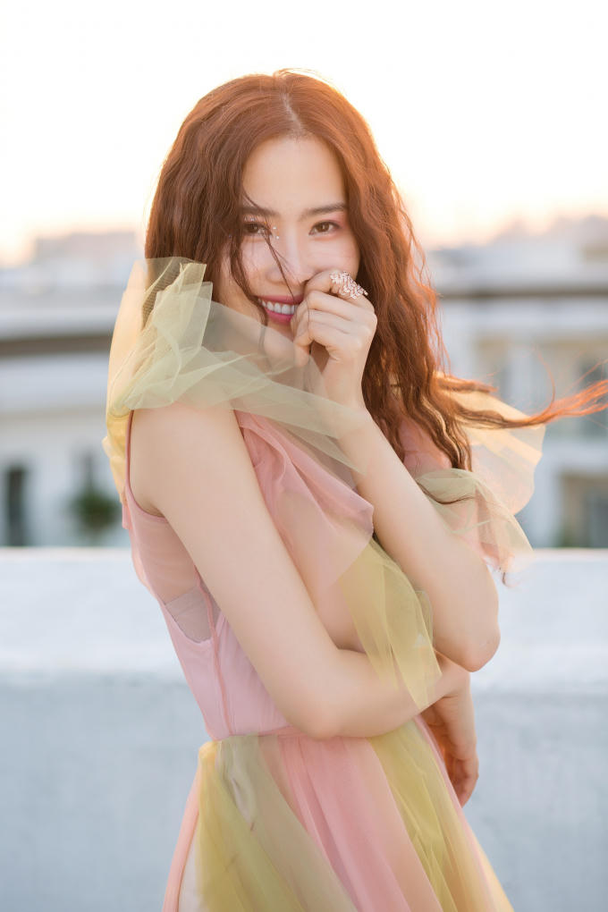 Nam Em đẹp “không góc chết” trong MV mới mở màn loạt dự án âm nhạc 2018