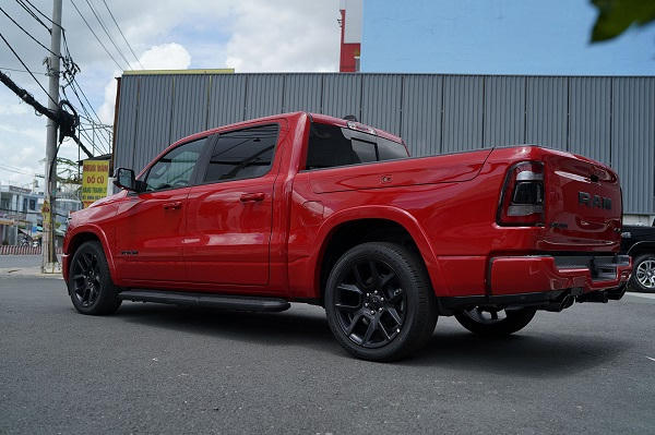 ram-1500-laramie-night-edition-61-16325671216762045383665