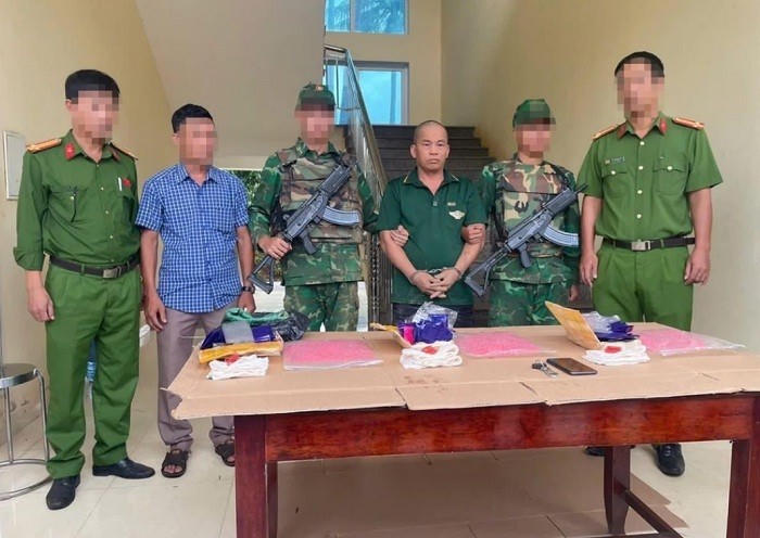 Biên phòng tỉnh Quảng Trị bắt đối tượng vận chuyển trái phép 18.000 viên ma túy tổng hợp.