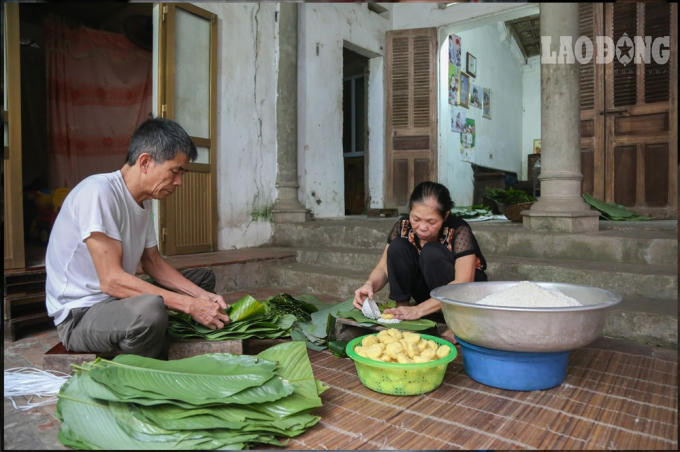 Theo những người dân nơi đây, làm bánh quan trọng nhất là cách chọn nguyên liệu và cách gói, cách luộc.