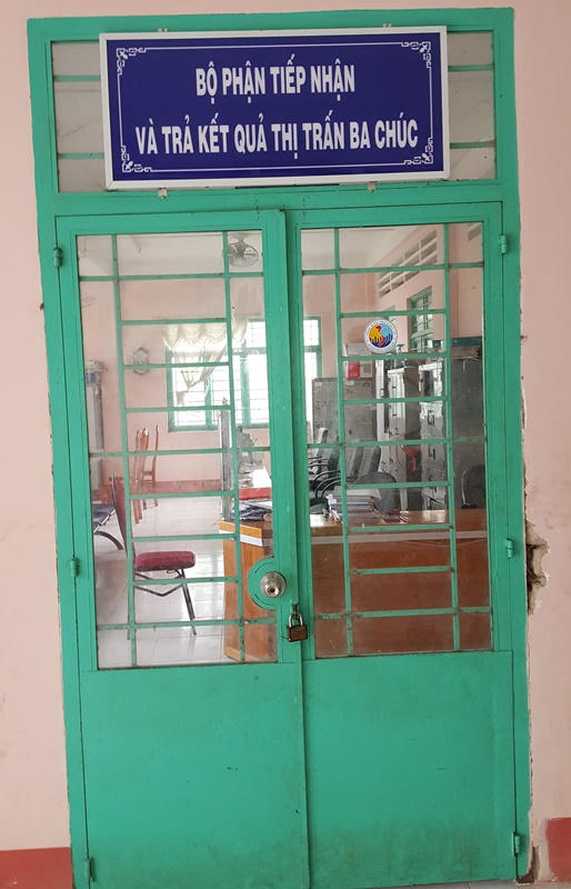 Phòng tiếp nhận và trả kết quả TT Ba Chúc khóa trái cửa lúc 16h35 phút.