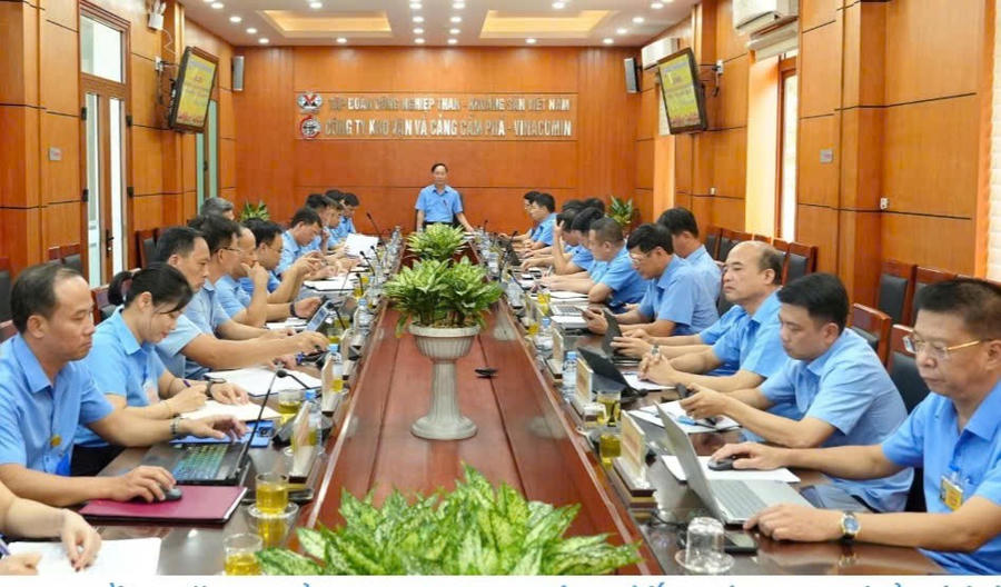 Kho vận & Cảng Cẩm Phả: Đẩy mạnh tiêu thụ, giữ ổn định sản xuất cuối năm