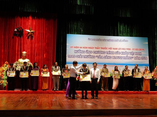 20 cá nhân nhận giải thưởng “Tỏa sáng blouse trắng”