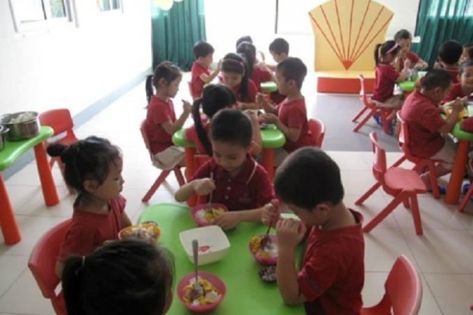 Bữa ăn của các bé ở trường mầm non Blue Sky (ảnh đoàn kiểm tra cung cấp).