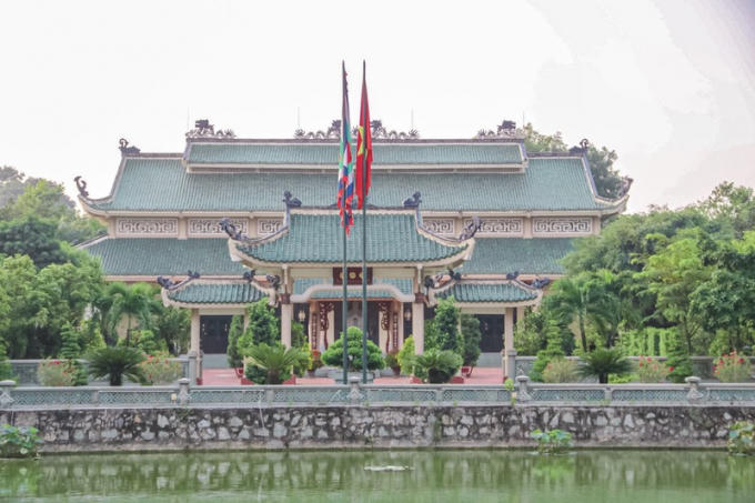 Từ trên gác Khuê Văn Các nhìn được một phần Văn miếu Trấn Biên.