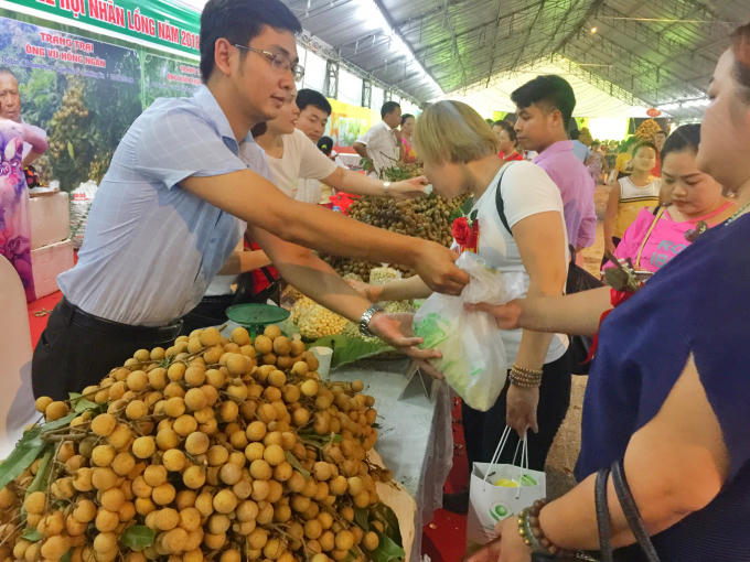 Khách mời tham quan Lễ hội.