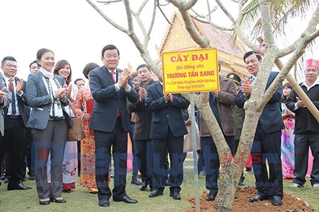 Chủ tịch nước cho rằng Đại hội XII của Đảng đã đề ra đường lối đẩy mạnh toàn diện, đồng bộ sự nghiệp đổi mới, phát triển kinh tế nhanh, bền vững, sớm đưa Việt Nam trở thành nước công nghiệp theo hướng hiện đại và bảo vệ vững chắc Tổ quốc Việt Nam xã hội chủ nghĩa.