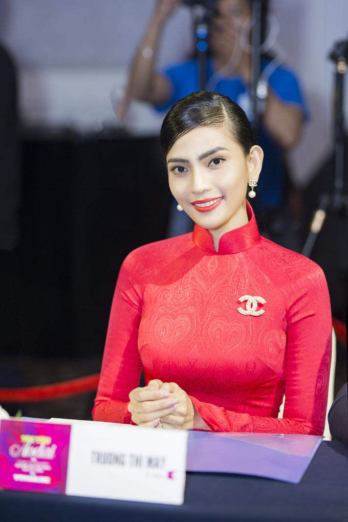 Trương Thị May diện áo dài nền nã, tìm kiếm Gương mặt Nữ sinh áo dài 2018