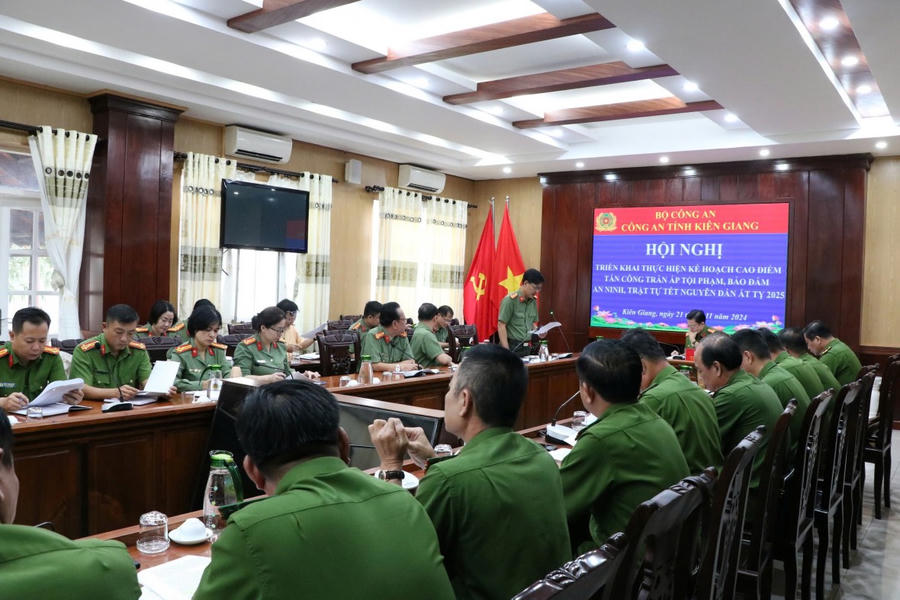 Thượng tá Nguyễn Hải Dương, Trưởng phòng Tham mưu phát biểu tại Hội nghị