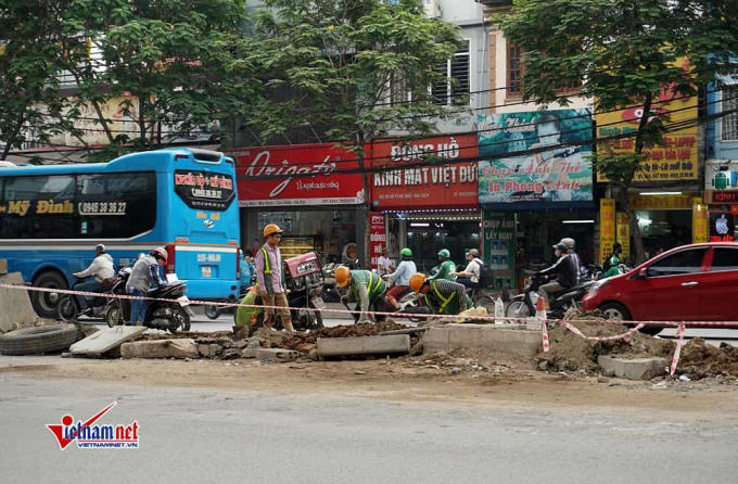 Một số đoạn đường vẫn ngổn ngang vật liệu xây dựng