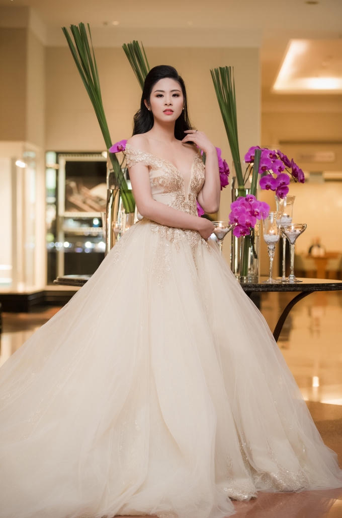 Hoa hậu Ngọc Hân hút hồn với vẻ lộng lẫy, đài các.