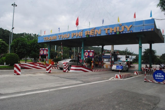 Các loại ô to qua cầu Bến Thủy sẽ phải đóng thêm phí từ đầu năm 2016. Ảnh Duy Ngợi