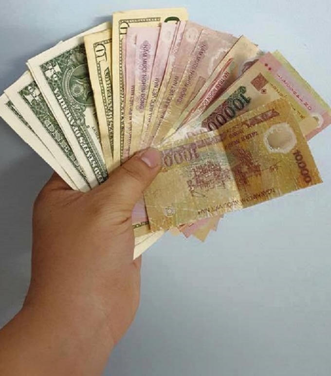 Đi đổi tiền, anh tài xế “cuỗm” luôn 220 nghìn của khách. (Ảnh:TINO's Shop).