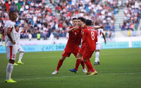 Công Phượng và Trọng Hoàng cùng nhau làm nên bàn thắng của ĐT Việt Nam.