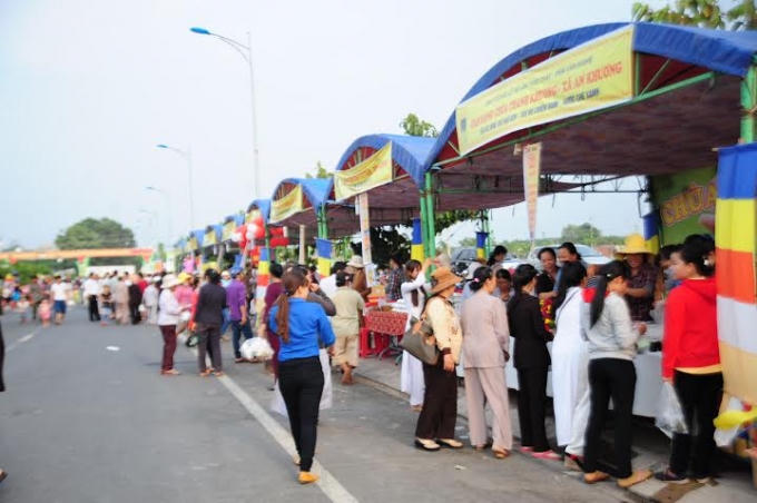 L&ecirc;̃ h&ocirc;̣i &acirc;̉m thực chay và đ&ecirc;m văn ngh&ecirc;̣ g&acirc;y quỹ từ thiện