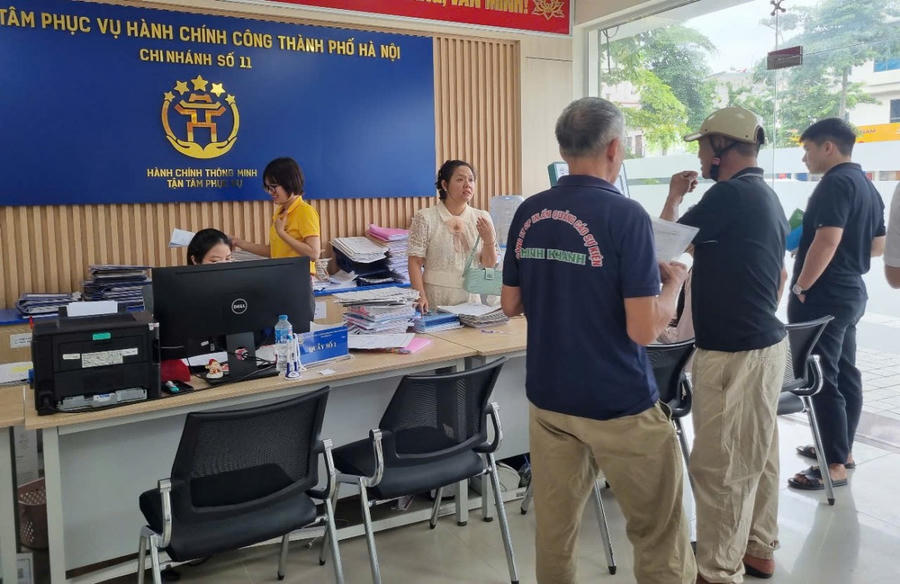 Trung tâm Phục vụ hành chính công TP Hà Nội chi nhánh 11 trong ngày đầu cả nước vận hành chính quyền địa phương 2 cấp.