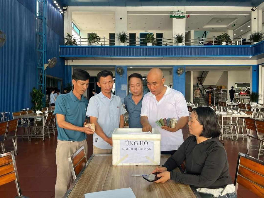 Toàn bộ số tiền bán được đã được bàn giao cho người thân tài xế xe tải.