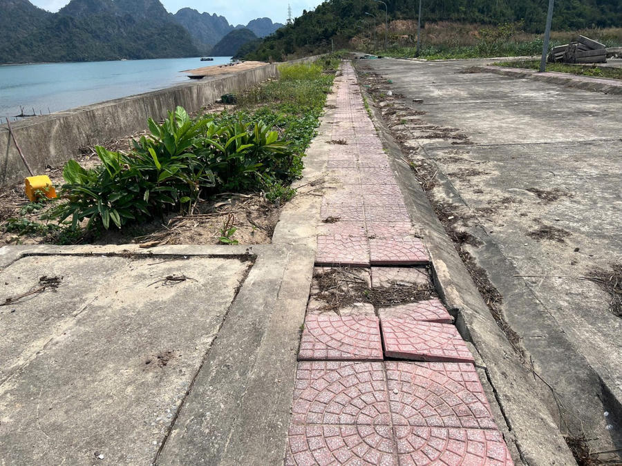 Công trình với giá trị đầu tư lên tới hơn 140 tỉ đang dần bị hao mòn, hỏng hóc dẫn tới khả năng không thể đưa vào sử dụng nếu tiếp tục bị bỏ hoang