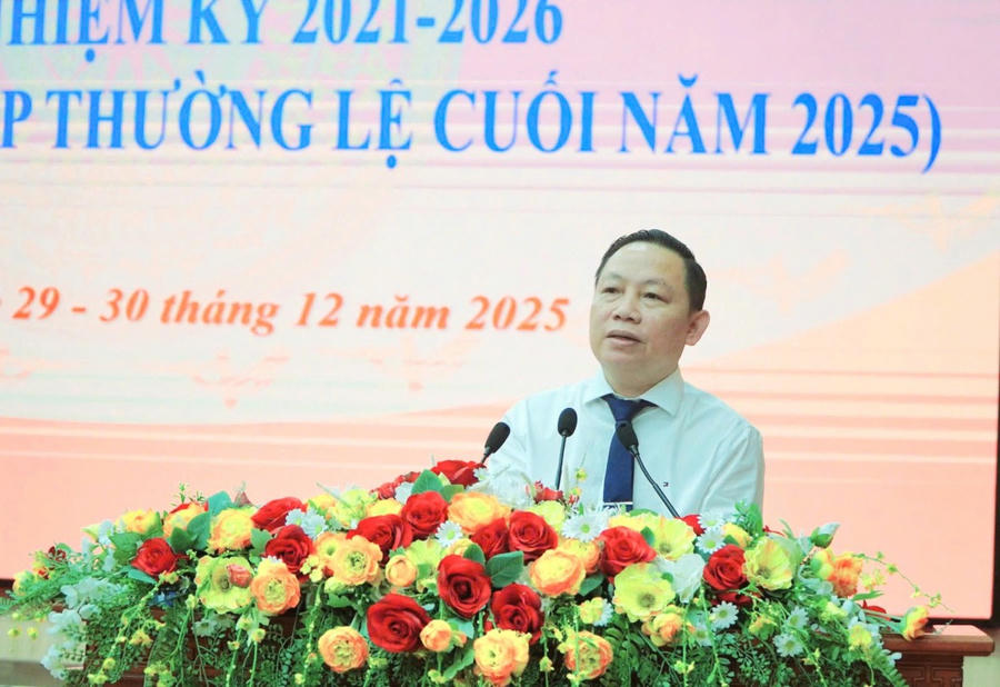 Giám đốc Sở Nông nghiệp và Môi trường tỉnh An Giang Lê Hữu Toàn trả lời chất vấn.