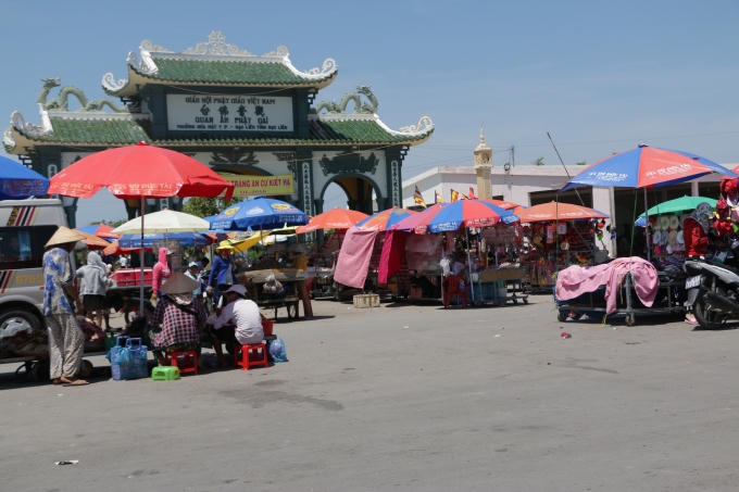 Bạc Li&ecirc;u: Cần chấn chỉnh cảnh lộn xộn trước khu Quan &acirc;m Phật đ&agrave;i