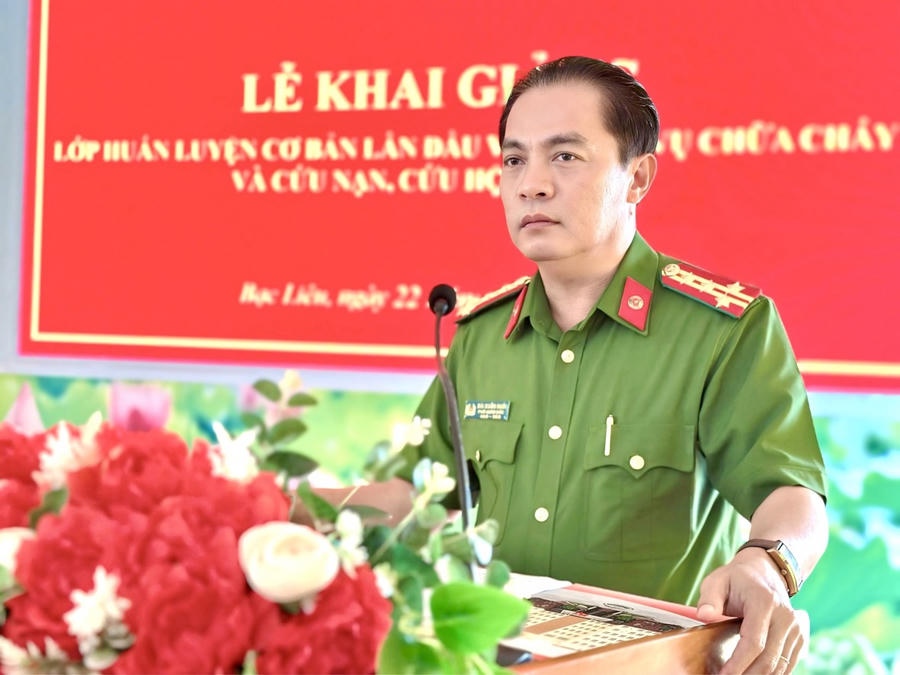 Đại tá Bùi Xuân Khởi - Phó Giám đốc Công an tỉnh Bạc Liêu, phát biểu tại lễ khai giảng.