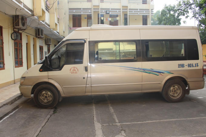 Xe khách chở 170 côn sắt từ Lạng Sơn về Hà Nội.