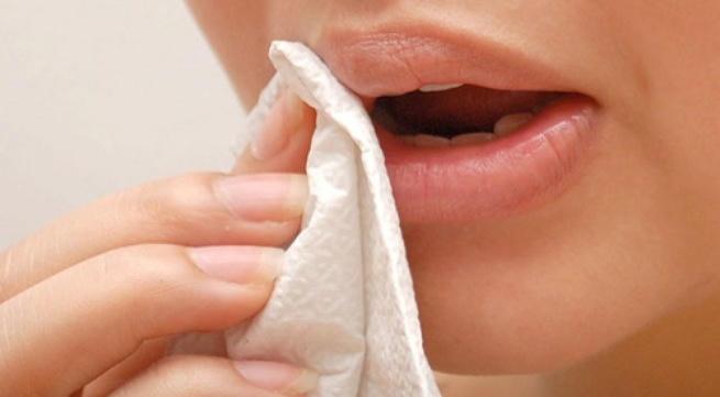 Đã có rất nhiều cảnh báo về tác hại của việc sử dụng giấy vệ sinh lau miệng.