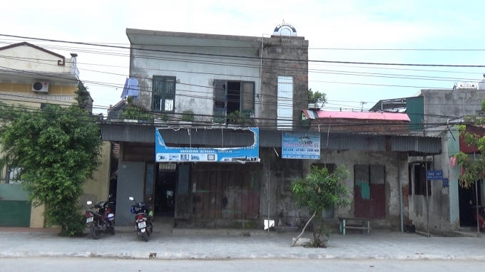 Ngôi nhà của gia đình bà Phạm Thị Hạt. (Trước đó ngôi nhà được xấy sát với đường, không có vỉa hè).