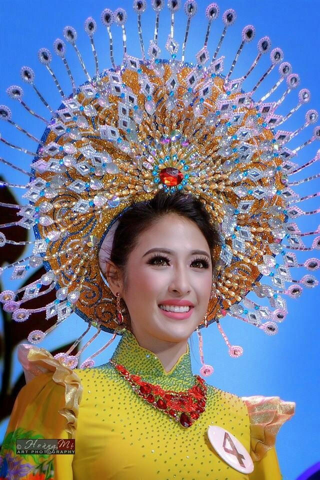 Người đẹp Jennifer Lê đăng quang Mrs. Vietnam World 2018