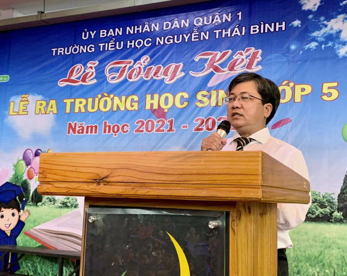 Ông Phạm Ngọc Hiếu Hiệu trưởng nhà trường, phát biểu tại buổi Lễ Tổng kết. Ảnh: Thanh Hải