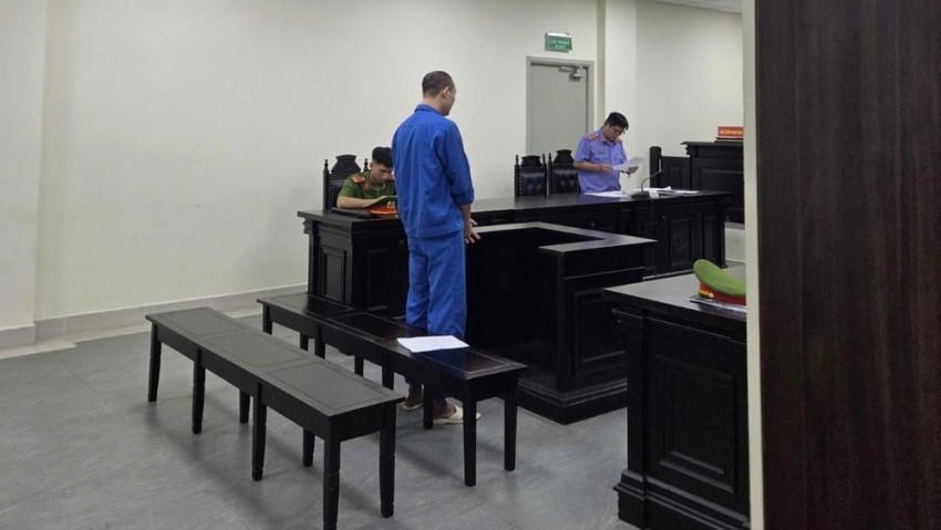 Bị cáo Nguyễn Văn giang tại tòa.