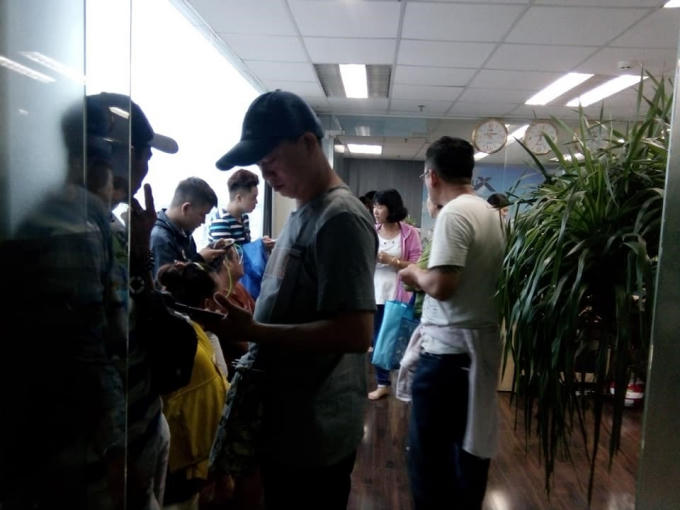 Công ty Du lịch Golux đã thực hiện chiến lược “vườn không nhà trống“. Chỉ còn lại khách hàng bơ vơ. Ảnh NĐT