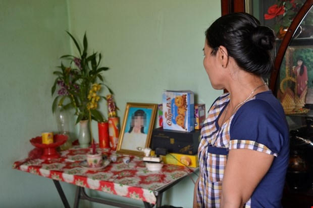 Bàn thờ chị Ngoãn trong căn nhà nay không người ở.