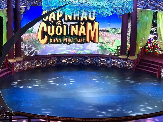 Sân khấu Táo quân 2018. Toàn bộ khán giả được yêu cầu không quay phim, chụp ảnh.