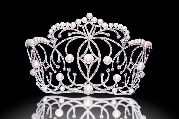 Cận cảnh vương miện Hoa Hậu Ho&agrave;n Vũ Việt Nam 2017 trị gi&aacute; 2,7 tỷ đồng