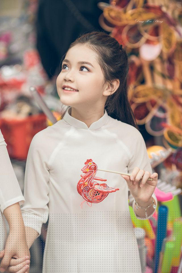 Hiện tại những hình ảnh trung thu của bé Gia Ly vẫn nhận về “cơn mưa lời khen” và được chia sẻ trên các diễn đàn yêu ảnh.
