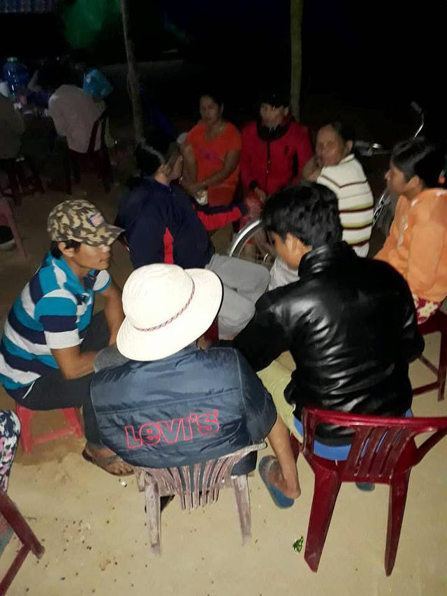 Người dân thôn Nam Phước thức trắng đêm chặn xe rác