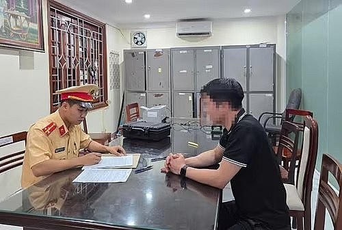 Tài xế lùi xe trên cao tốc Hà Nội - Thái Nguyên bị xử phạt 35 triệu đồng.