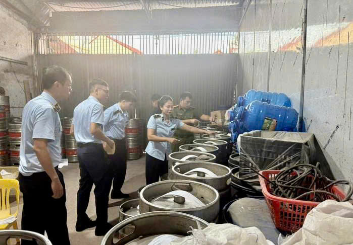 Công an vào cuộc vụ sản xuất bia hơi giả mạo nhãn hiệu ở x Hiệp Hòa