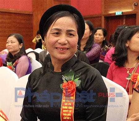 Cô giáo dân tộc Tày - Lý Thị Định trong Lễ tuyên dương các giáo viên, nhà quản lý tiêu biểu trong công tác giáo dục khuyết tật, của Bộ Giáo dục. Ảnh: Loan Bảo.