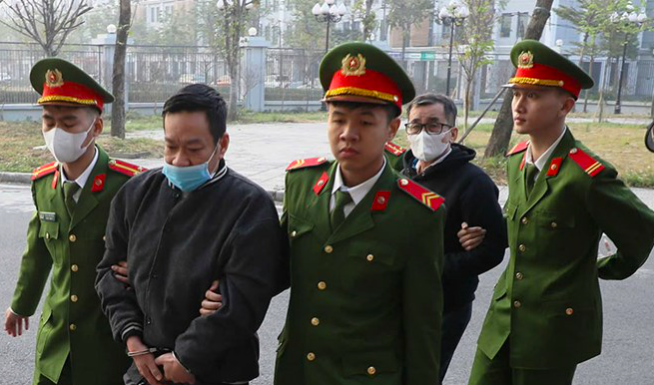 Các bị cáo đồng phạm vụ cựu Chủ tịch UBND tỉnh Bình Thuận Lê Tiến Phương. Ảnh: Quang Việt