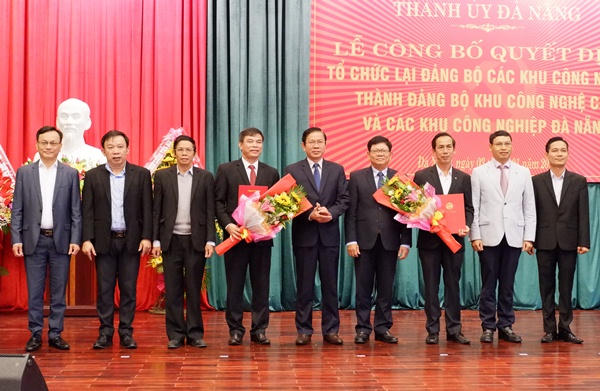 Công bố Quyết định tổ chức lại Đảng bộ các Khu công nghiệp Đà Nẵng thành Đảng bộ Khu công nghệ cao và các khu công nghiệp Đà Nẵng. Ảnh: danang.gov.vn.
