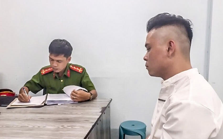 Tưởng Chí Huy tại cơ quan điều tra.