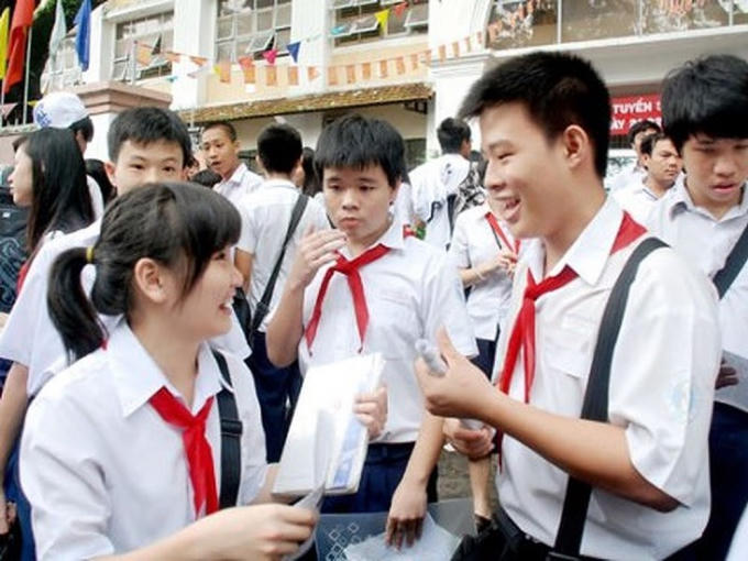 Nhiều học sinh, phụ huynh hoang mang với đề thi tổ hợp