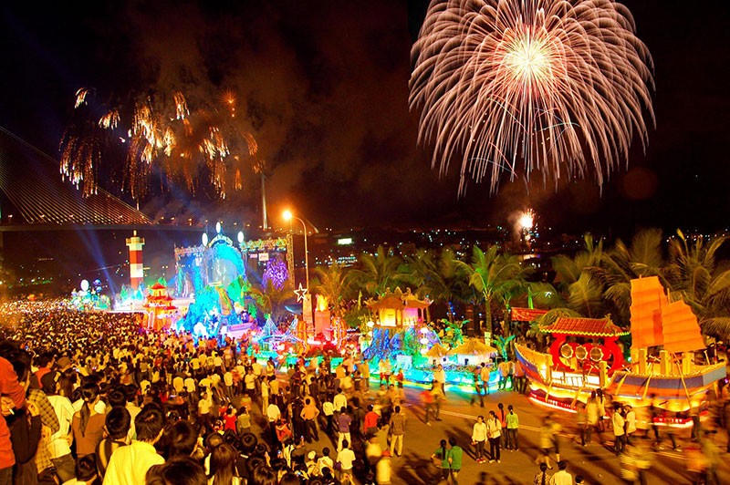 Đến với Carnaval Hạ Long 2025. Du khách sẽ có cơ hội hòa mình vào không khí Tuần lễ Văn hóa, thể thao và du lịch đặc sắc .