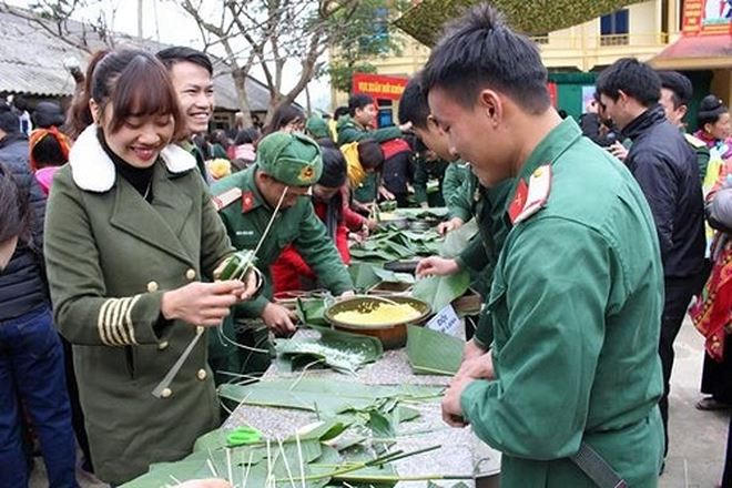 Hội thi gói bánh chưng trong chương trình “Xuân biên cương - Tết canh trời” tại xã Nậm Lạnh, huyện Sốp Cộp (Sơn La).