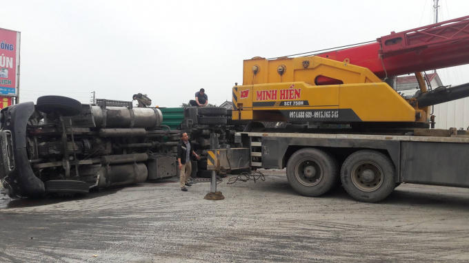 Xe cứu hộ lập tức được điều đến giải phóng hiện trường.