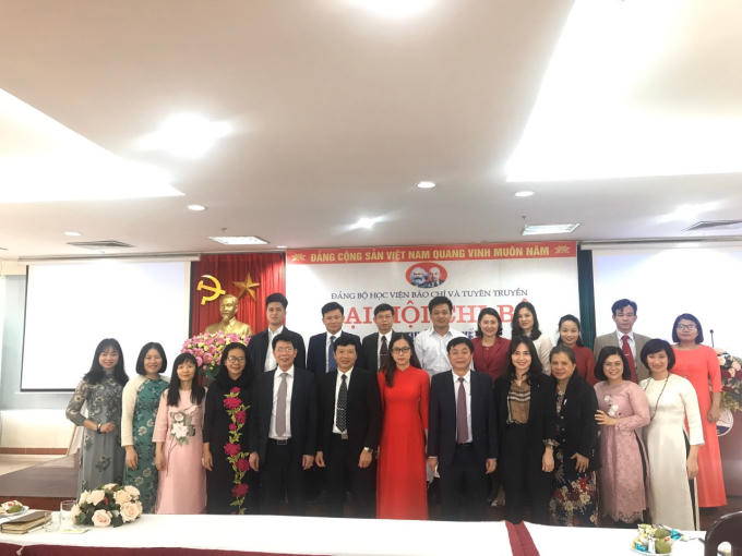 Các cán bộ, Đảng viên của Chi bộ Khoa Tuyên truyền tại Đại hội Chi bộ.
