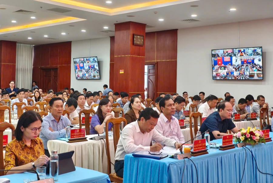 Đại biểu tham dự Hội nghị.