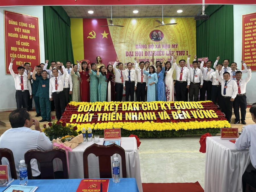 Đảng bộ xã Hậu Mỹ có 33 đồng chí và Ban thường vụ Đảng uỷ có 11 đồng chí.